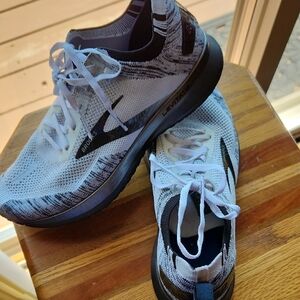 Brooks Women's Athletic Shoes - White and Black